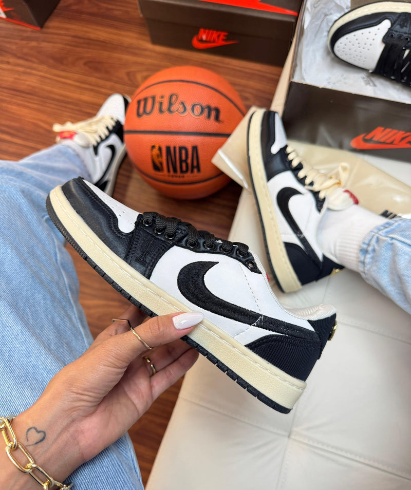 Nike Jordan 1 x Travis scott