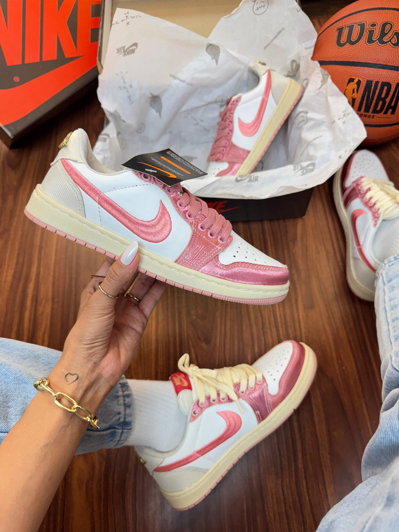 Nike Jordan 1 x Travis scott