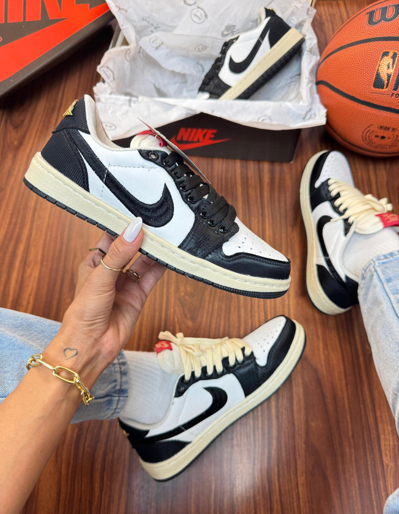 Nike Jordan 1 x Travis scott